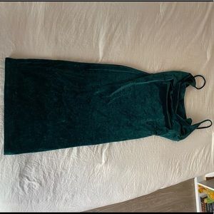 stunning green velvet midi dress